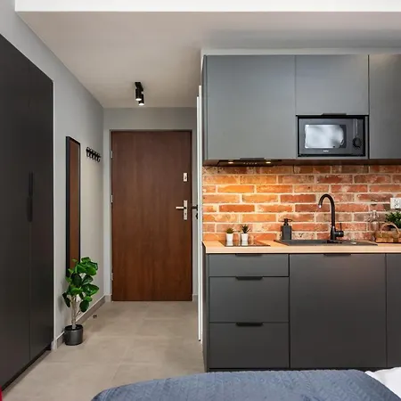 Felicjanek 15 - By Upstairs