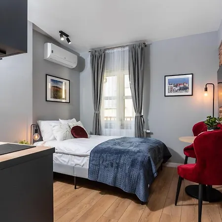 Felicjanek 15 - By Upstairs *