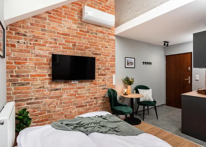 Felicjanek 15 - By Upstairs