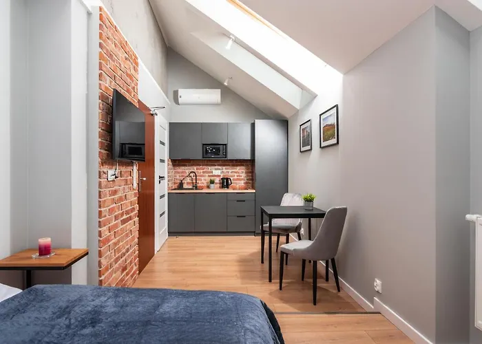 Felicjanek 15 - By Upstairs