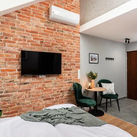 Felicjanek 15 - By Upstairs