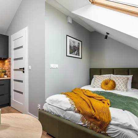 Felicjanek 15 - By Upstairs *